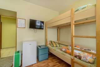 Хостелы Hostel Filaretai Вильнюс Трехместный номер с общей ванной комнатой-4